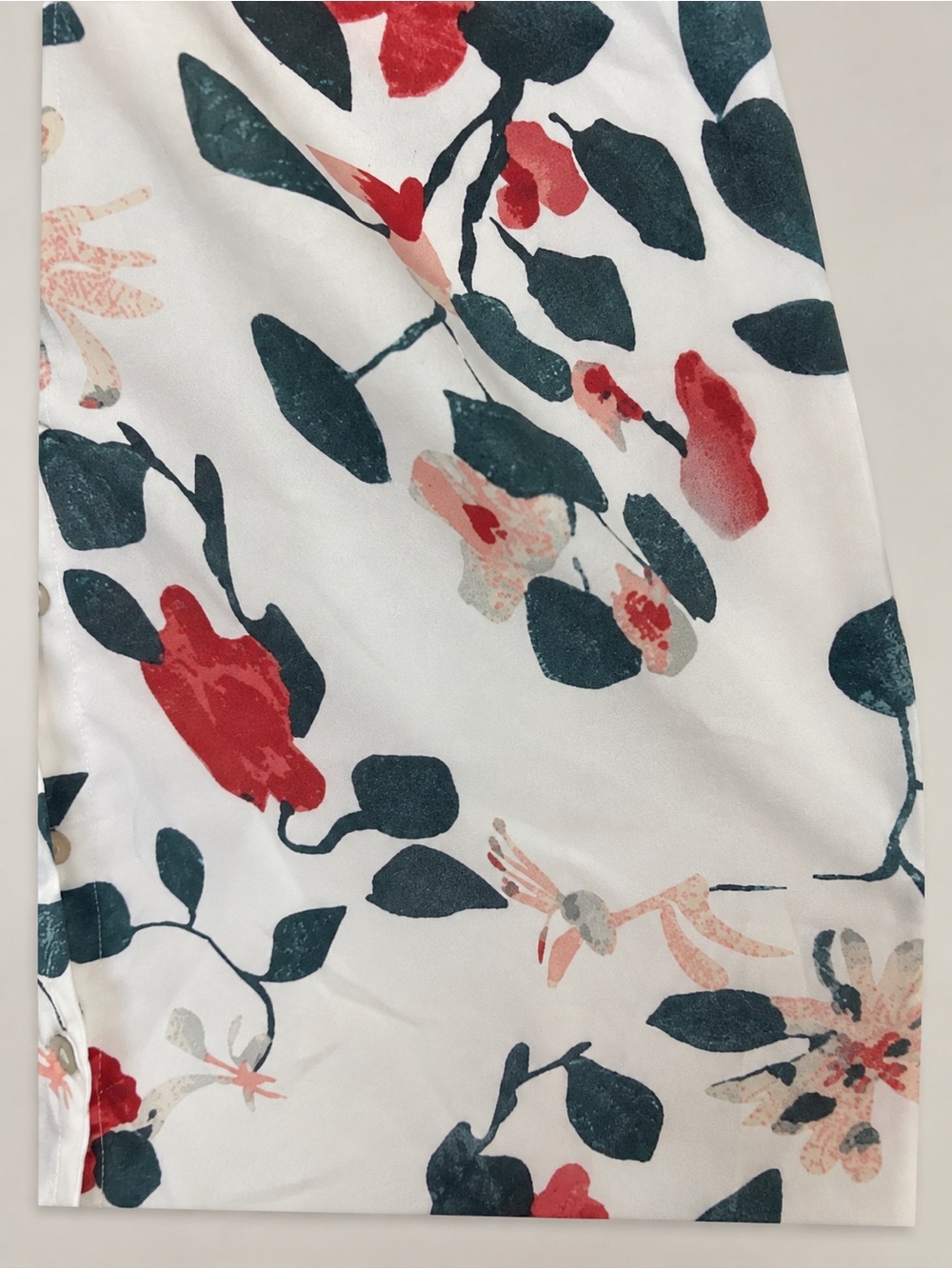 Women’s Floral Short Sleeve Blouse Size Small White Red Green Lightweight Top - Picture 4 of 5